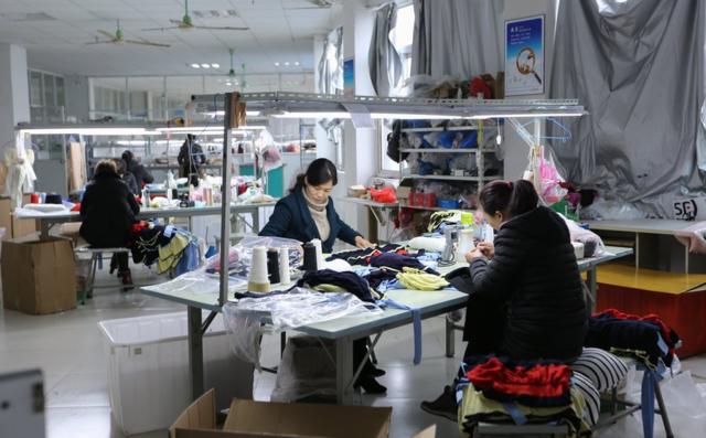 传统服装厂转型"共享工厂" 10天接11万订单淡季也兴旺